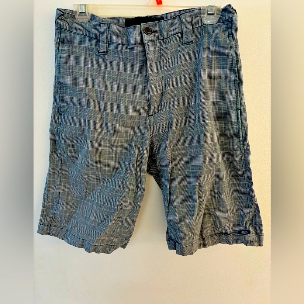 Oakley Men’s Shorts - 32 inch waist. Grey plaid. 97% Cotton. Good condition!
